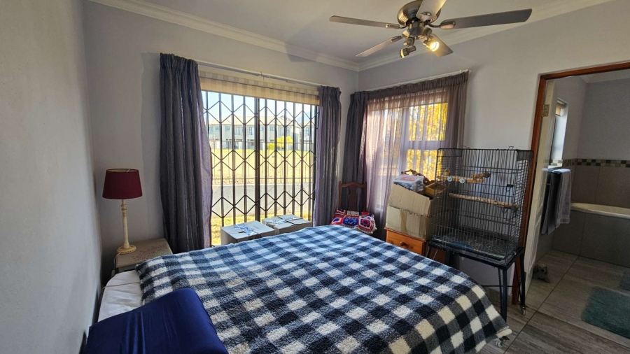 3 Bedroom Property for Sale in Gateway Manor North West